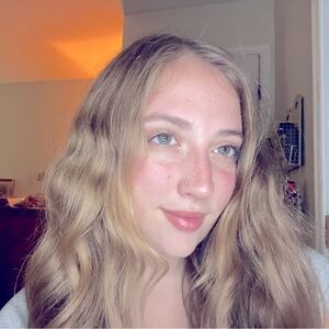 Meet your Posher, Claire